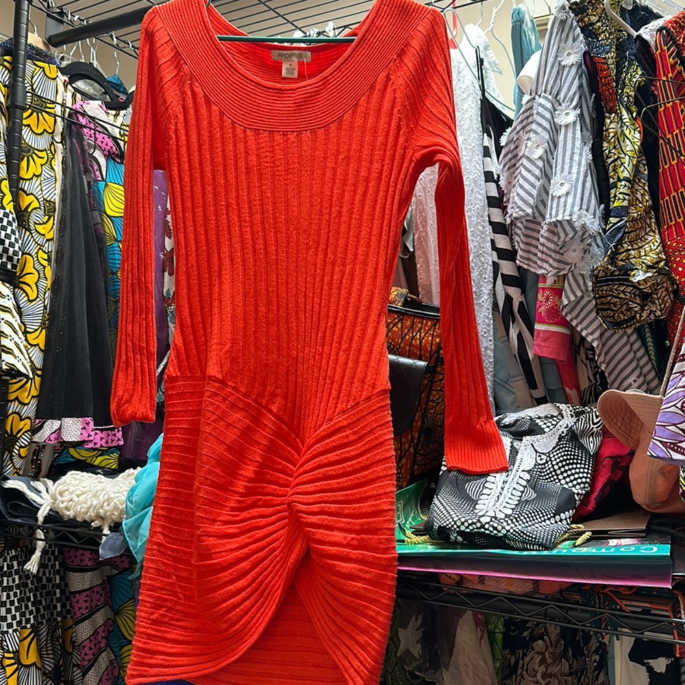 Brand:Arden B; Size:M; Color:Orange.